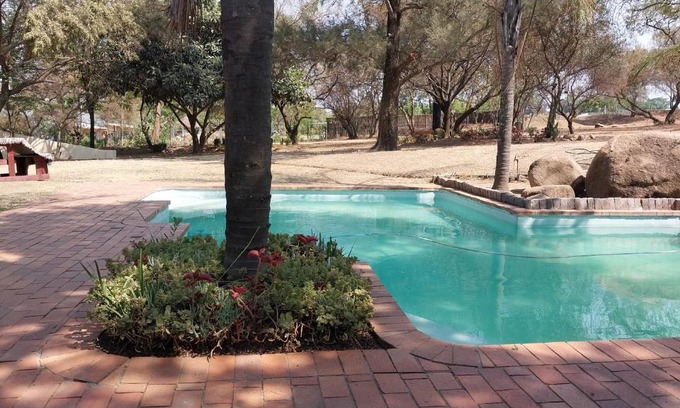 Greater Johannesburg Metropolitan Area House | 82-on-Romney