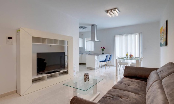 Gzira Apartment | 85 m² Apartment ∙ 2 bedrooms ∙ 4 guests