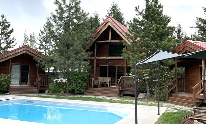 Leavenworth Cabin | 88° Heated Pool, Hot Tub, Fenced Acre for Dogs, Views, EV Charger