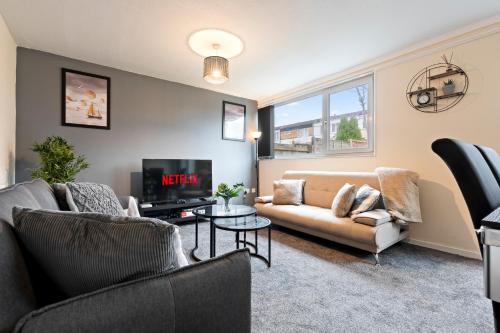 Little Hay House | 8Guests-3BR-Parking-FamilyFriendly-NearAirport