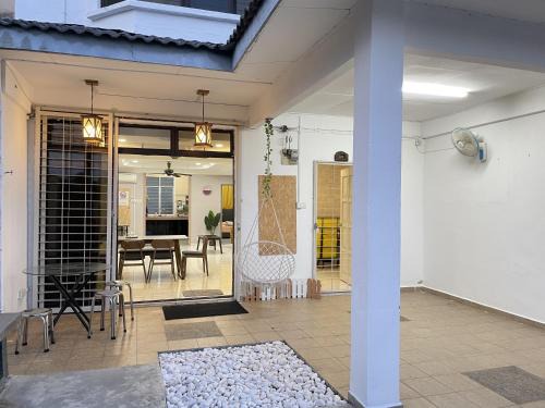 Port Dickson Apartment | 8min Port Dickson beach 17pax Pet Friendly