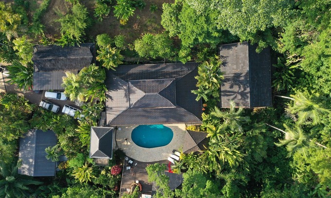 Uvita Villa | 9 Bdrs Ocean & Mountain View. AC, WiFi, Pool, Cold Plunge, and + Best Location!