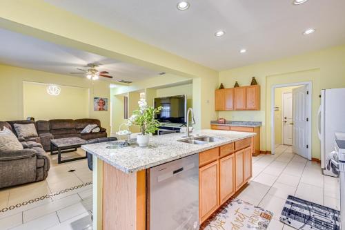 Riverview House | 9 Mi to Apollo Beach Riverview Getaway!