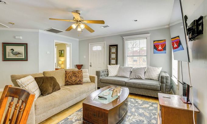 Shady Acres Cottage | 9 Mi to Downtown Houston: Cozy Cottage w/Patio!