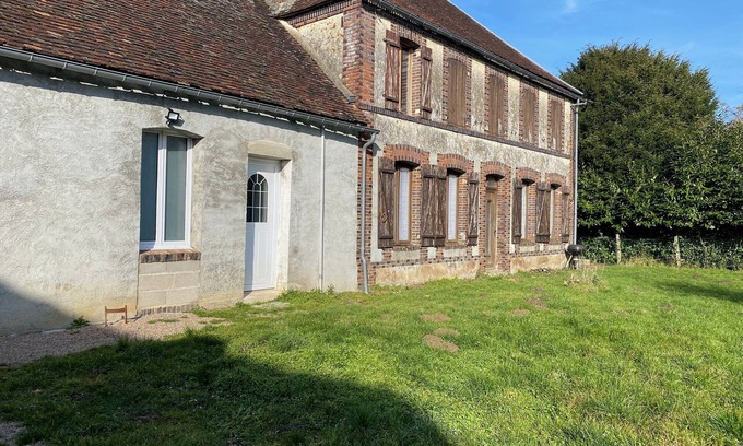 Les Ormes House | 9-person gîte - Between history, nature and gastronomy. Pets welcome.