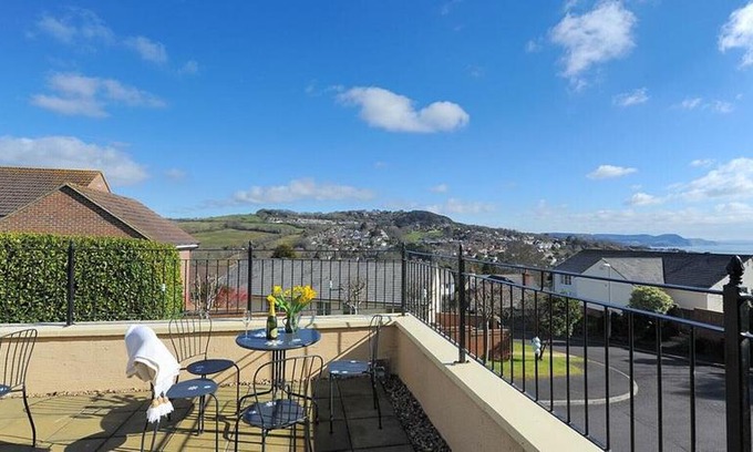 Lyme Regis House | 9 St Georges Hill