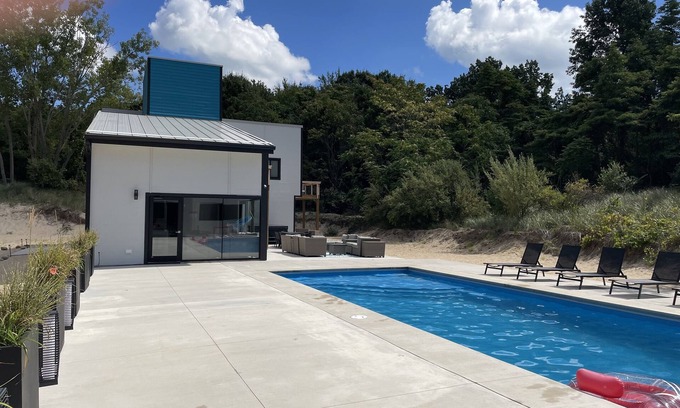 Stevensville House | 90 min from Chicago, Pool, Hot Tub, Pet Friendly come enjoy After Dune Delight