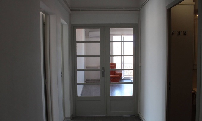 Quartier Administrations Apartment | 90 yrd² Lightfull Downtown Flat with Terrific View On Roman Monuments