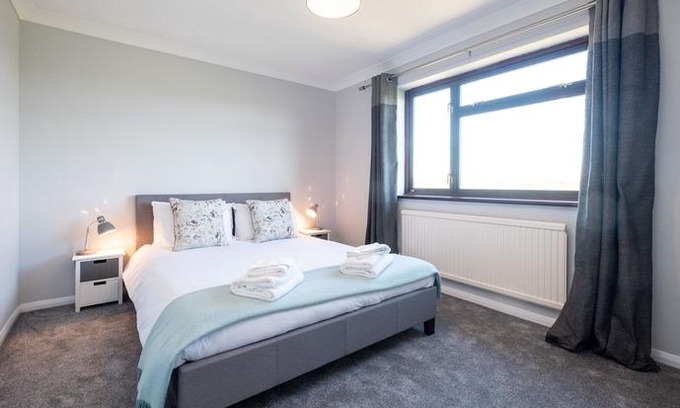 Leiston House | 91 Carr Avenue