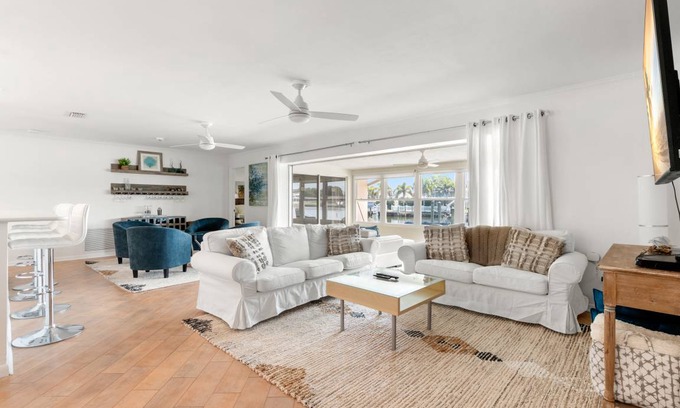 Shore Acres House | 9303SAPPHIRESEASPMH - Dolphin Bayou