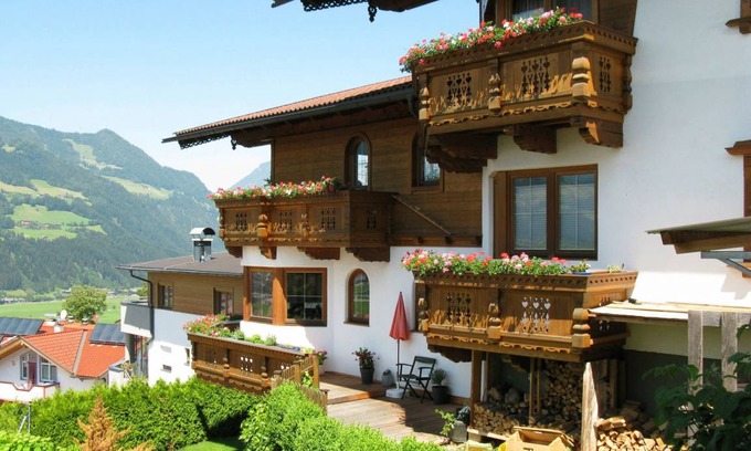 Holdernach Apartment | 95 m² Apartment ∙ 1 bedroom ∙ 3 guests