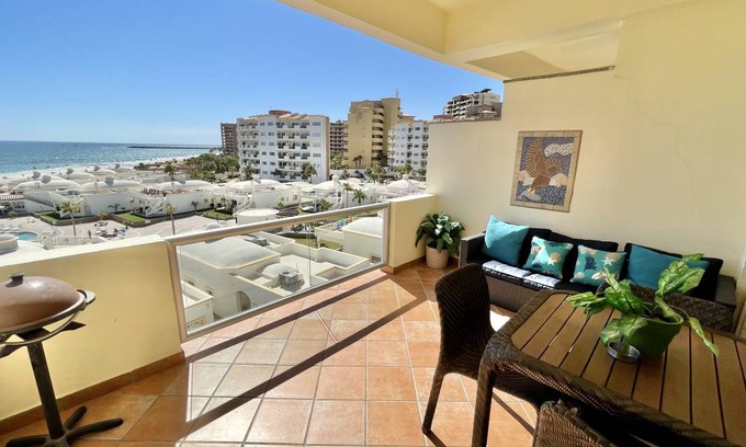 Sandy Beach Condo | 97 m² Condo ∙ 1 bedroom ∙ 4 guests