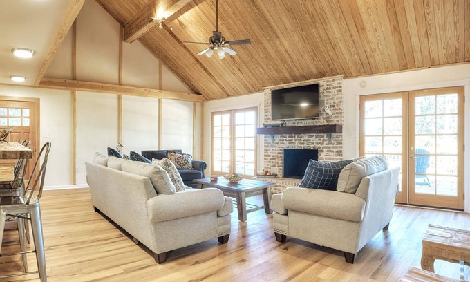 Natchitoches House | A&A Lakehouse