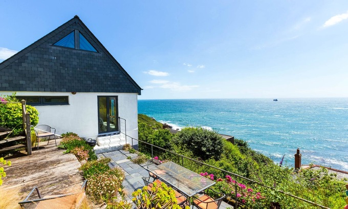 Coverack House | A beautiful and well designed ‘upside-down’ house with panoramic sea views.
