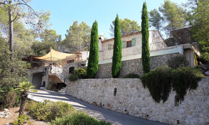 Roquefort-les-Pins Villa | A beautiful modern Provencal stone home in Roquefort les Pins (06330)