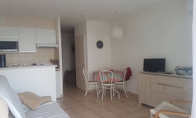 Saint-Raphael Apartment | A/C Studio for 2/3 - Near Beach and Shops - Free WiFi