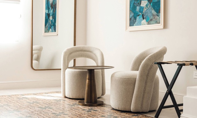 Il-Balluta Apartment | A calm, radiant escape where design and serenity intertwine. Balluta 14A Suite is a luminous luxury apartment framed by soft tones, sculptural furniture, and refined detail in Balluta’s most elegant quarter.