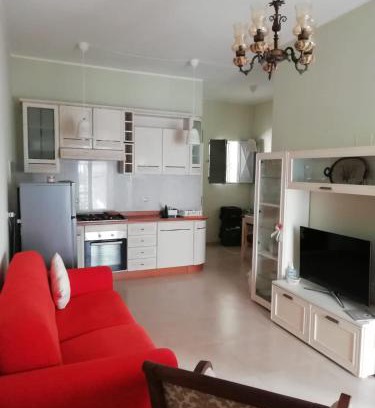 Canosa di Puglia House | A Casa Vostra-casa indipendente con wifi e terrazzo,2 bagni,2 camere a due passi dal centro