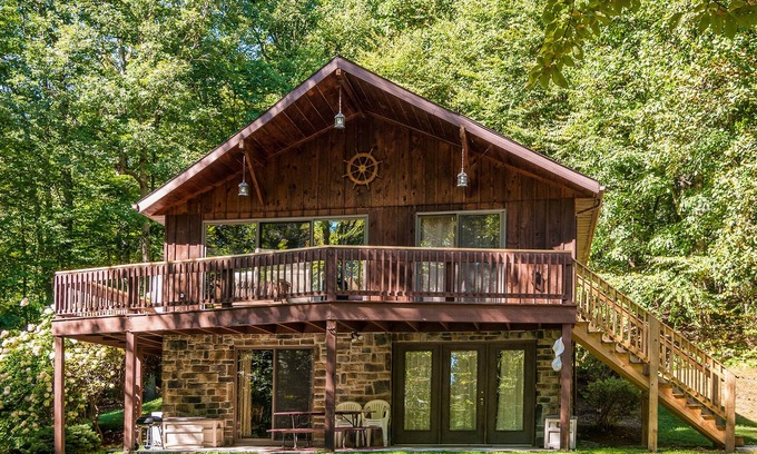 James Creek Cabin | A Charming & Spacious Mountaintop Retreat with Spectacular View!