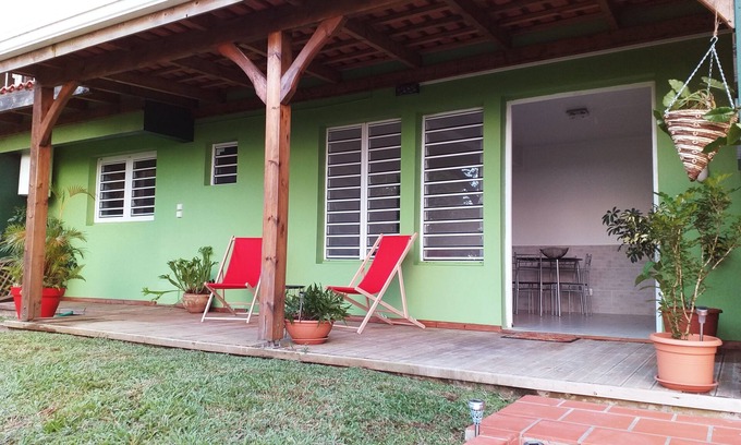 Saint-Joseph Apartment | A corner of greenery .