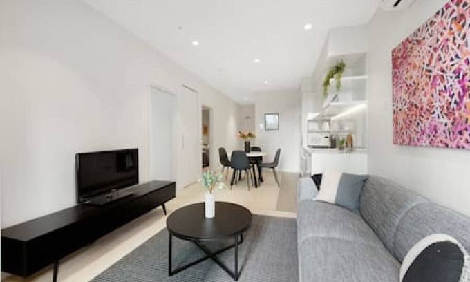 Melbourne Central Business District Apartment | A Cosmopolitan Hub in CBD Centre