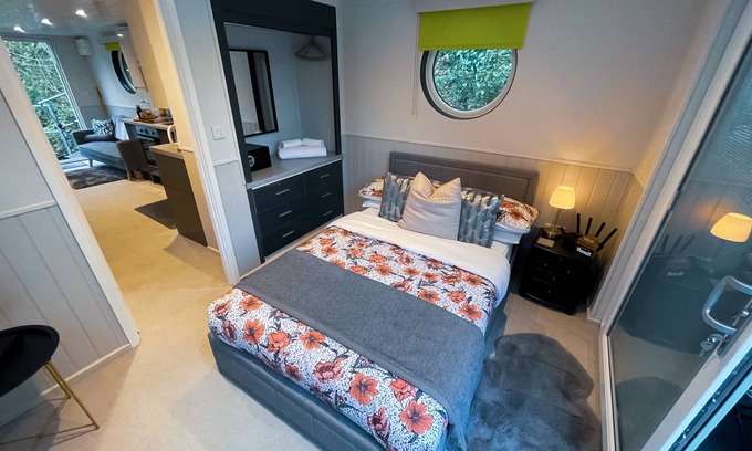 Maidstone Boat Rental | A Cosy unique luxurious River Boat with Castle Views in Maidstone Lady Florence.