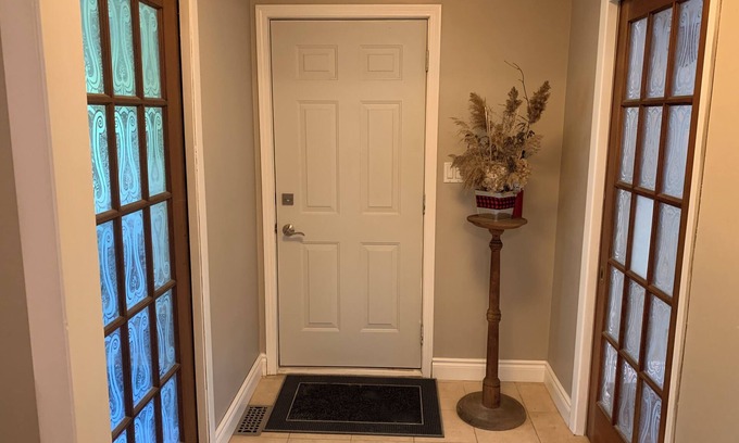 Kingston House | A Cozy Country House - Family Sized w/Game Room and Large Property!