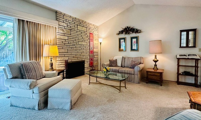 Modesto House | A Cozy Den in Sherwood Forest