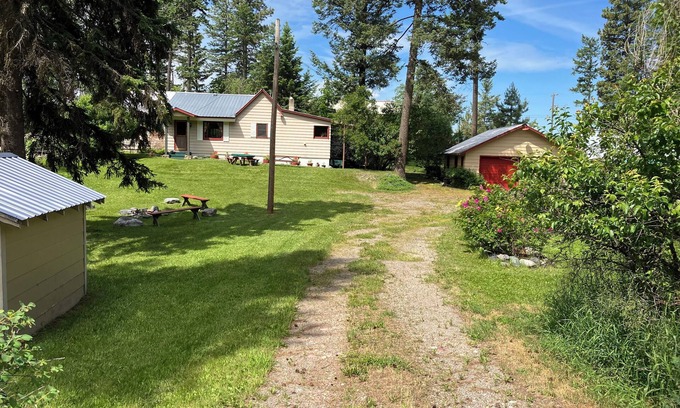 Bigfork Cottage | A cozy three bedroom Cottage near Flathead Lake