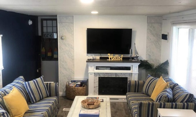 Montego Bay House | A cozy to 2bedroom, water front view home