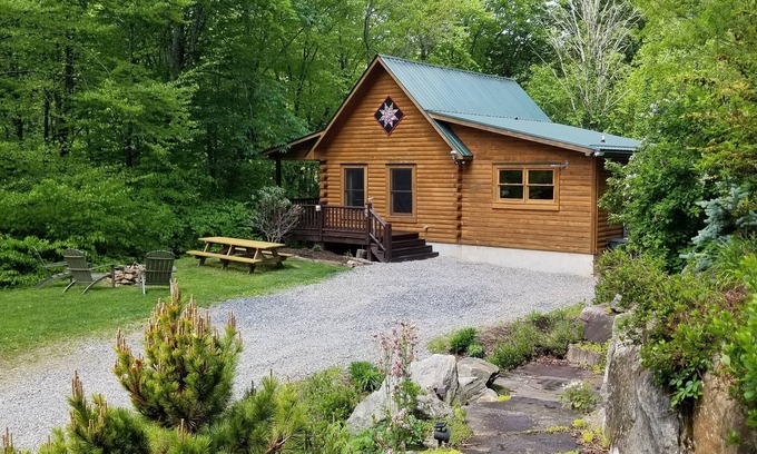 Creston Cabin | A Dream by the Stream-Log Cabin on 10 private acres, pond, stream, dog friendly!