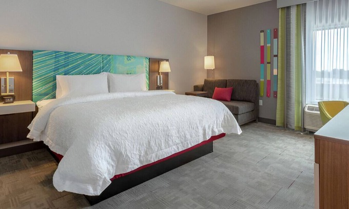 Burlington House | A Fantastic King Room w/ Comfort & Convenience