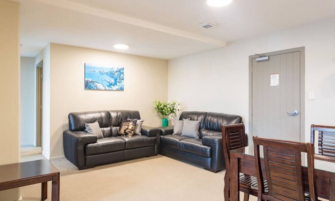 Newton Apartment | A four bedroom apartment in Auckland CBD w Carpark