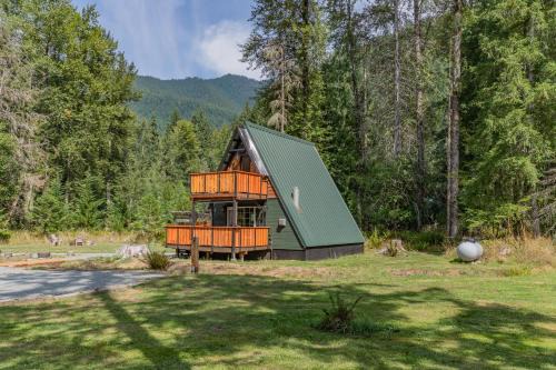 Ashford House | A-Frame At Entrance to Rainier- Hot Tub & WiFi