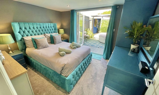 Bournemouth Apartment | A Hidden Gem With Private Hot Tub and Garden