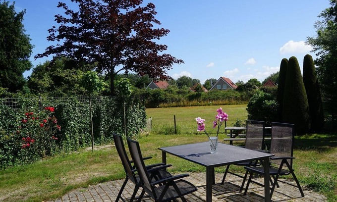 Ouddorp House | A holiday home where everyone will immediately feel at home. The homely appearance is a mix of modern design and coziness. The house is located in the front section of the popular North Sea Park, but due to its unique location, it offers a lot of pea