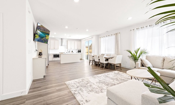 Folsom House | A Home Away From Home! 3 Bedroom, 2.5 Bathrooms New Home! New Furniture!