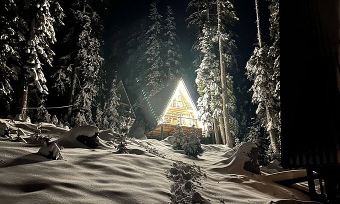 Bakhmaro Cottage | A house in the forest, if you want to relax in the forest and be alone. hot tub