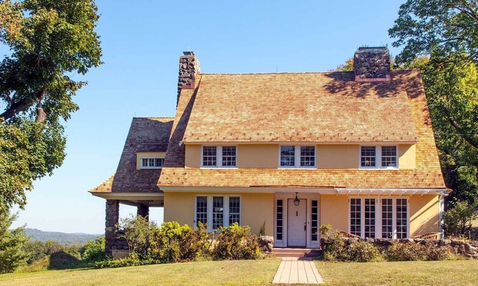 Boonton House | A little slice of heaven 30 Miles From Manhattan.