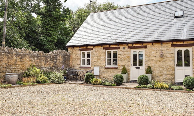 Clifton Reynes Cottage | A lovely country cottage located in a peaceful village.