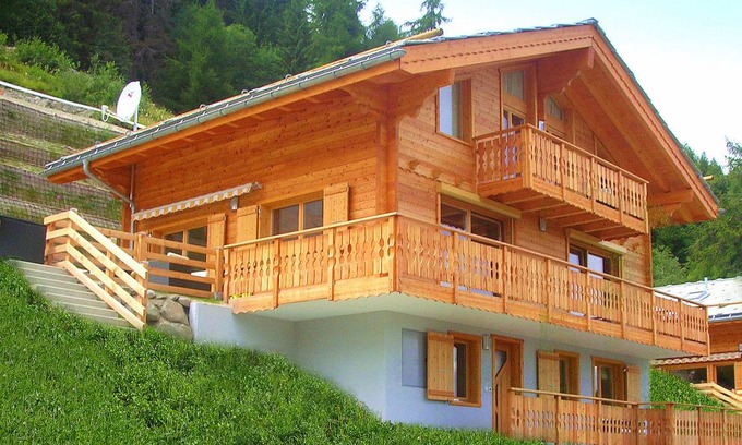 Vex House | A luxurious 12 person chalet with superb view.