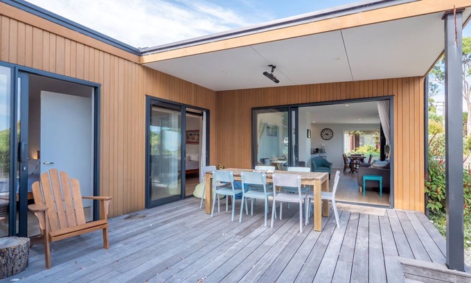 Pohara House | A modern family home just a few steps from the beach