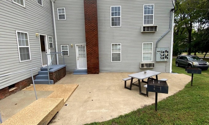 Florence Apartment | A Modern Farmhouse style 1/1 with a PATIO in the π of DT!!