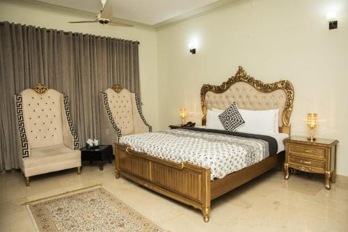 Clifton Hotel | A One Lodges