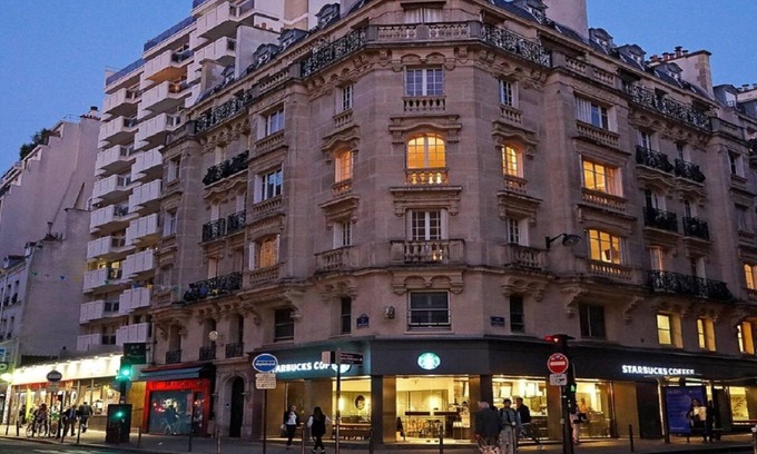 Necker Apartment | A PARISIAN RESIDENCE IN A HAUSSMANNIAN BUILDING ON BLVD DE VAUGIRARD