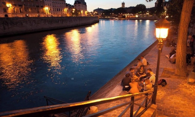 Les Iles Apartment | A PERFECT BLEND OF GLAMOUR & PRESTIGE - NESTLED IN THE HISTORIC ÎLE SAINT LOUIS