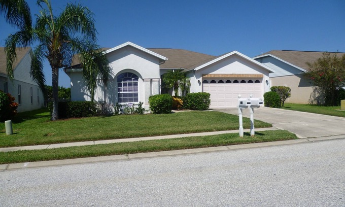 South Bradenton Villa | A perfect location, lakeside home ,private heated pool, very close to beaches