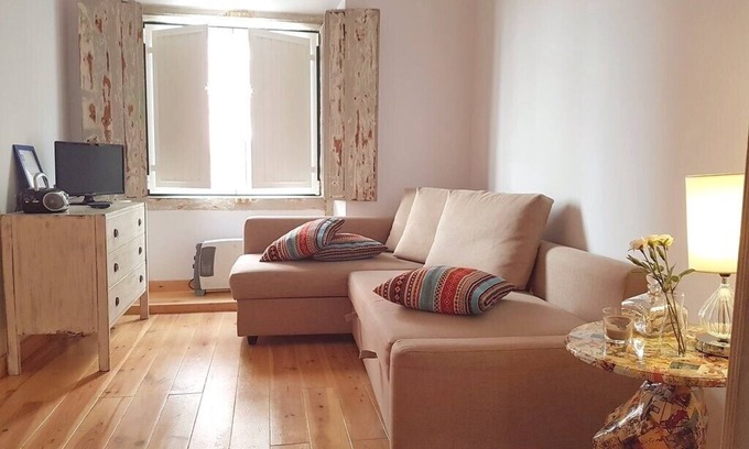 Misericordia Apartment | A Portuguesa, at Bica's Funicular Street
