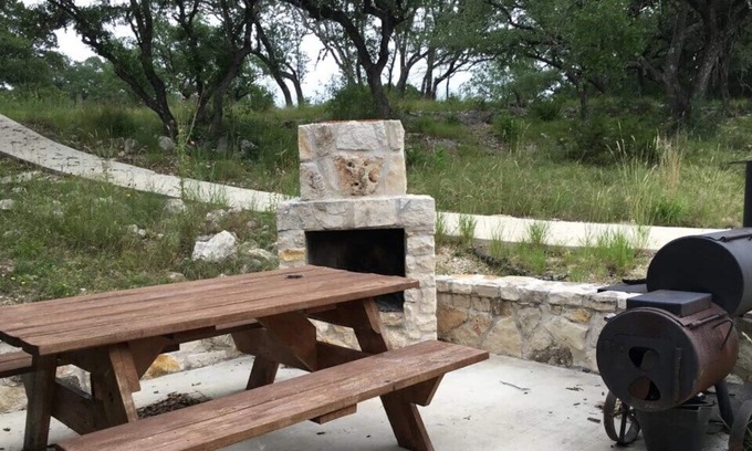 Rio Frio Cabin | A private Texas Hill Country cabin near the Frio, perfect for single families.