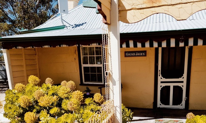 Moonta Mines Cottage | A quaint and crooked Cornish cottage